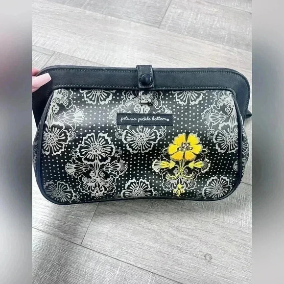 Petunia Pickle Bottom Cross Town Clutch Black Yellow Floral - Picture 1 of 4